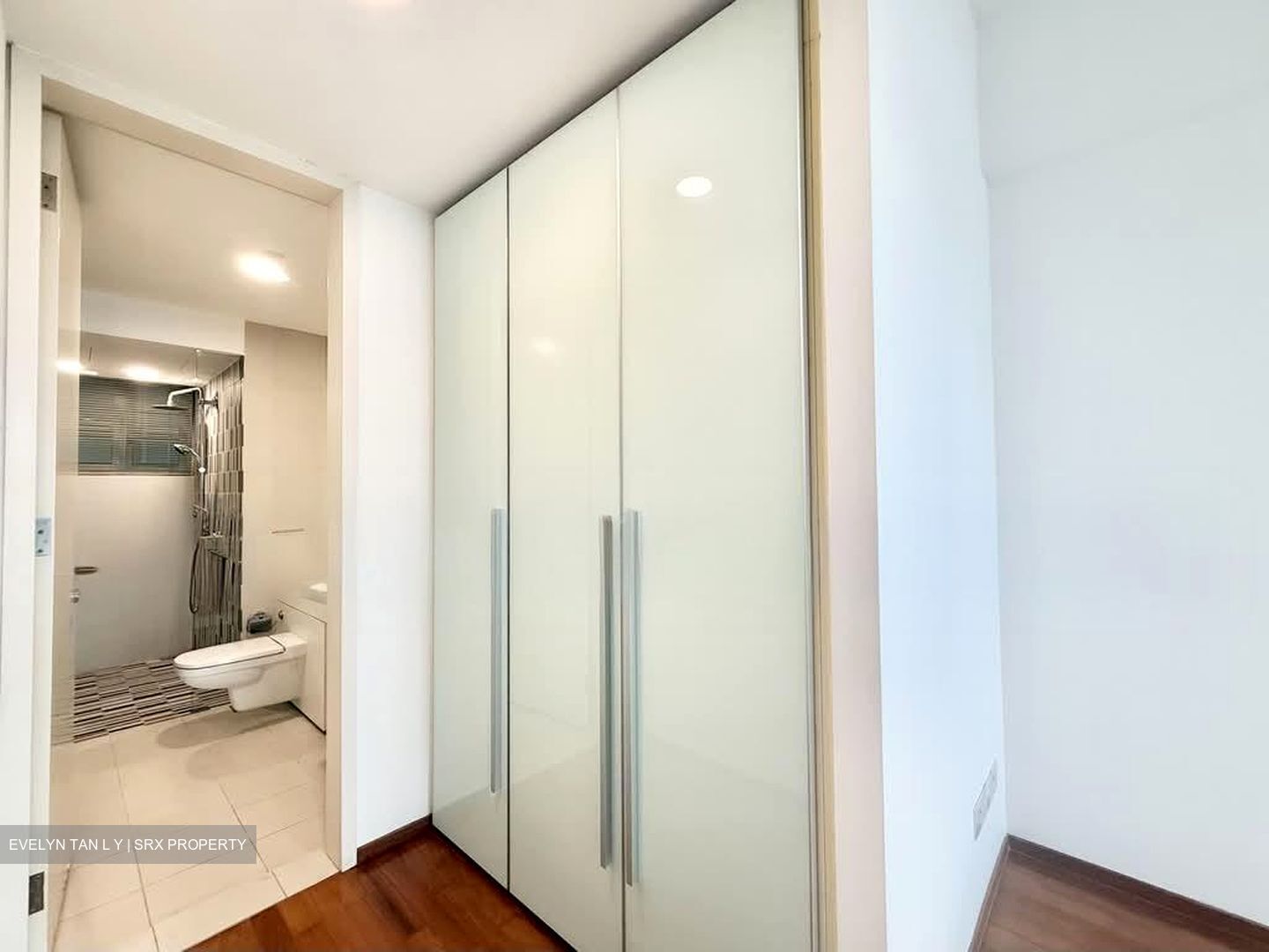 Southbank (D7), Office #587567111